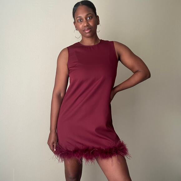 Gilli Burgundy Feather Trim Shift Dress Size Medium - Picture 1 of 14